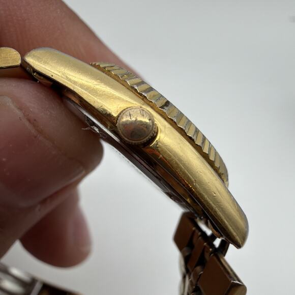 Seiko Quartz Gold Tone Analog Vintage SLU St Louis University Watch Women’s main image 8